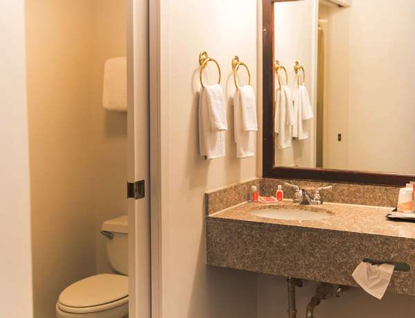  - Econo Lodge Northeast Harrisburg - I-81, Exit 77