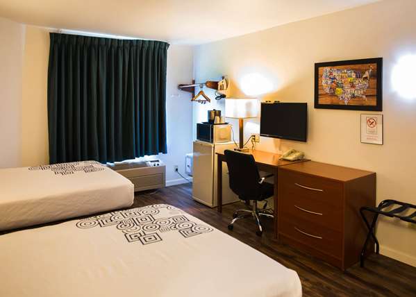  - Econo Lodge Northeast Harrisburg - I-81, Exit 77