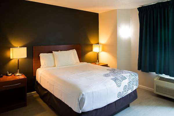  - Econo Lodge Northeast Harrisburg - I-81, Exit 77