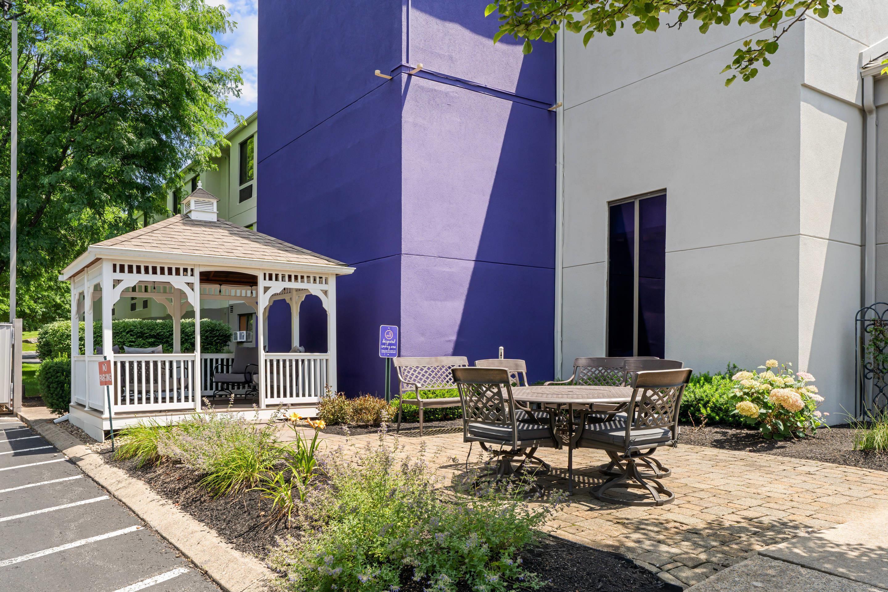 Hotel patio | Sleep Inn near Penn State