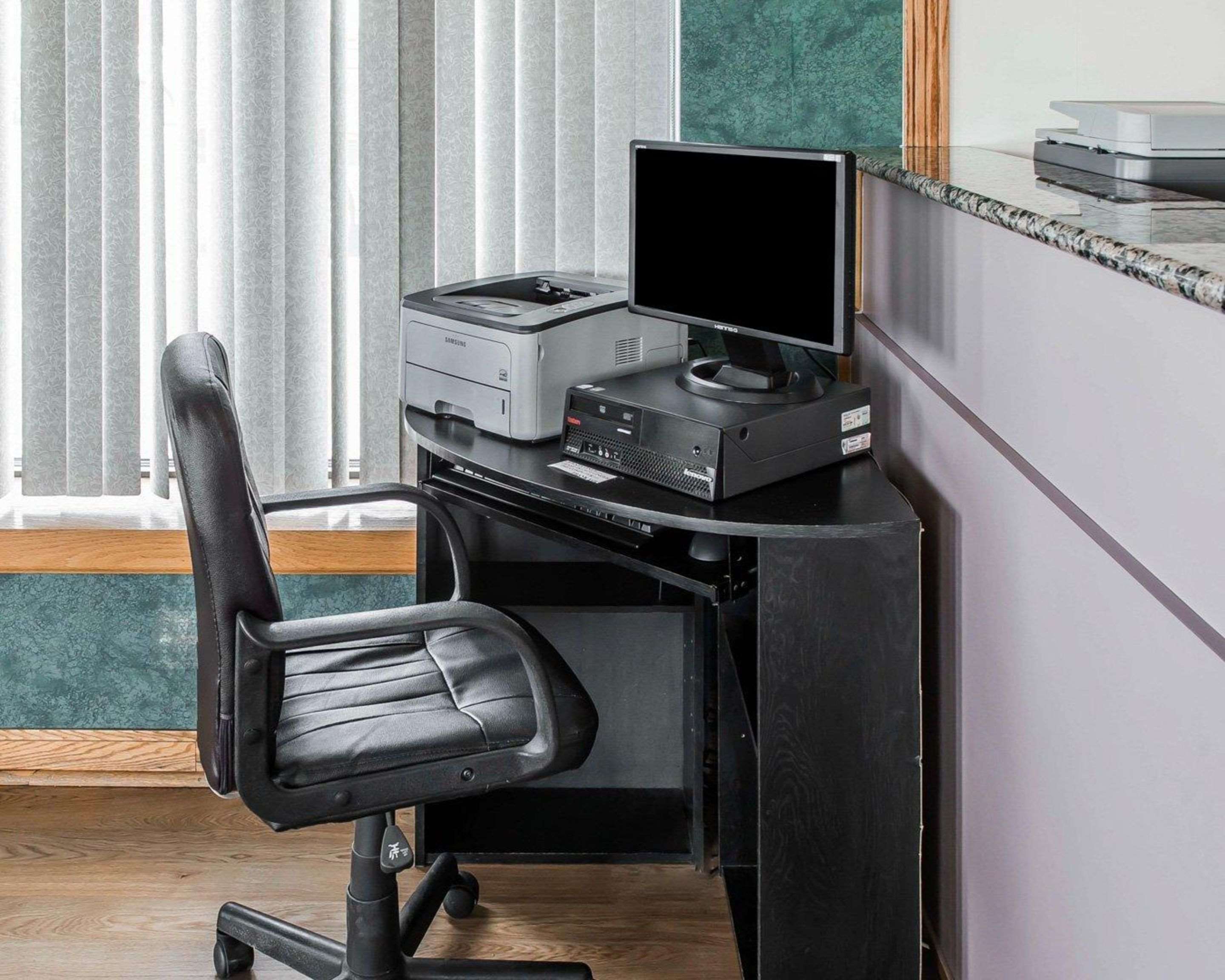 Business center | Quality Inn
