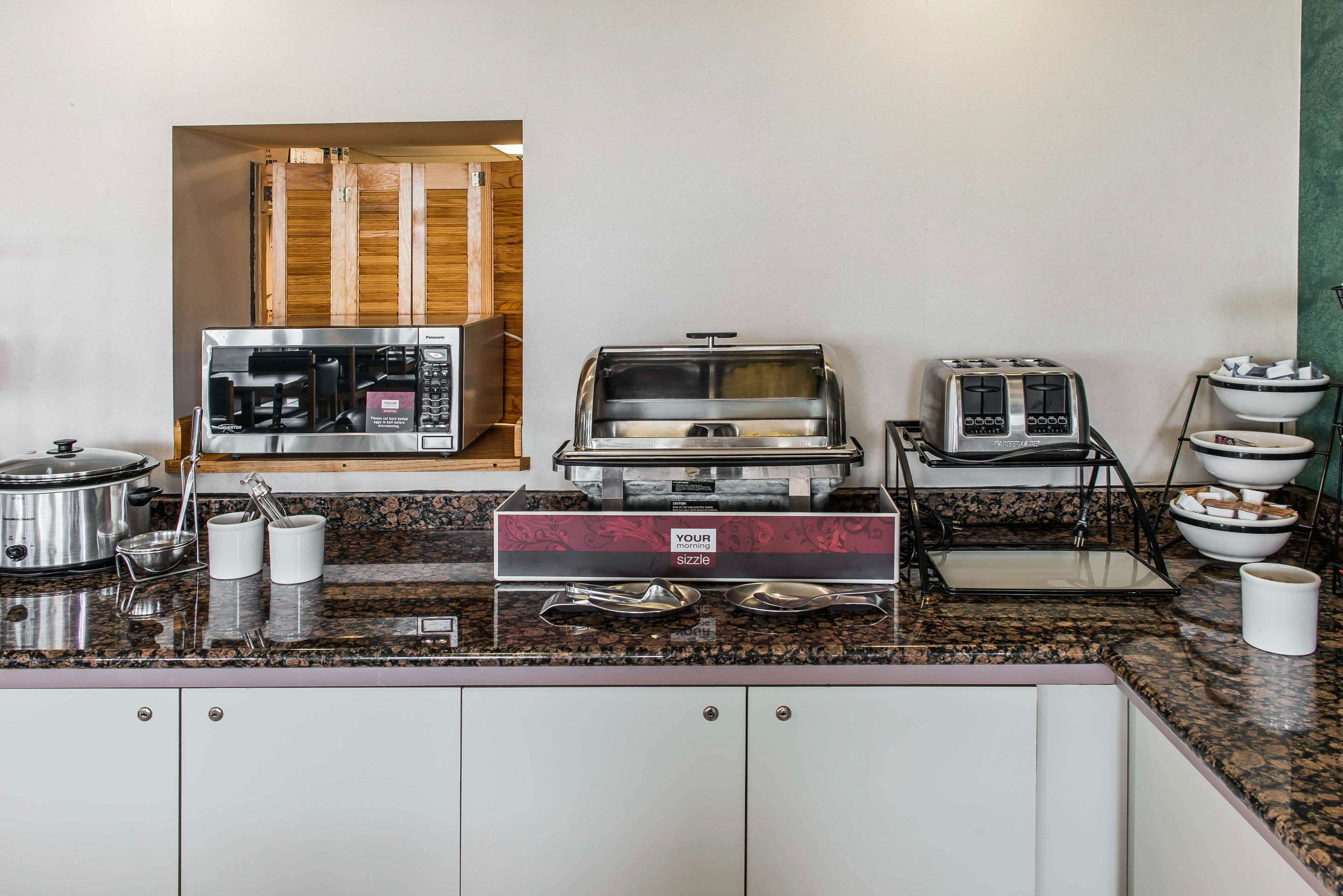 Breakfast counter | Quality Inn
