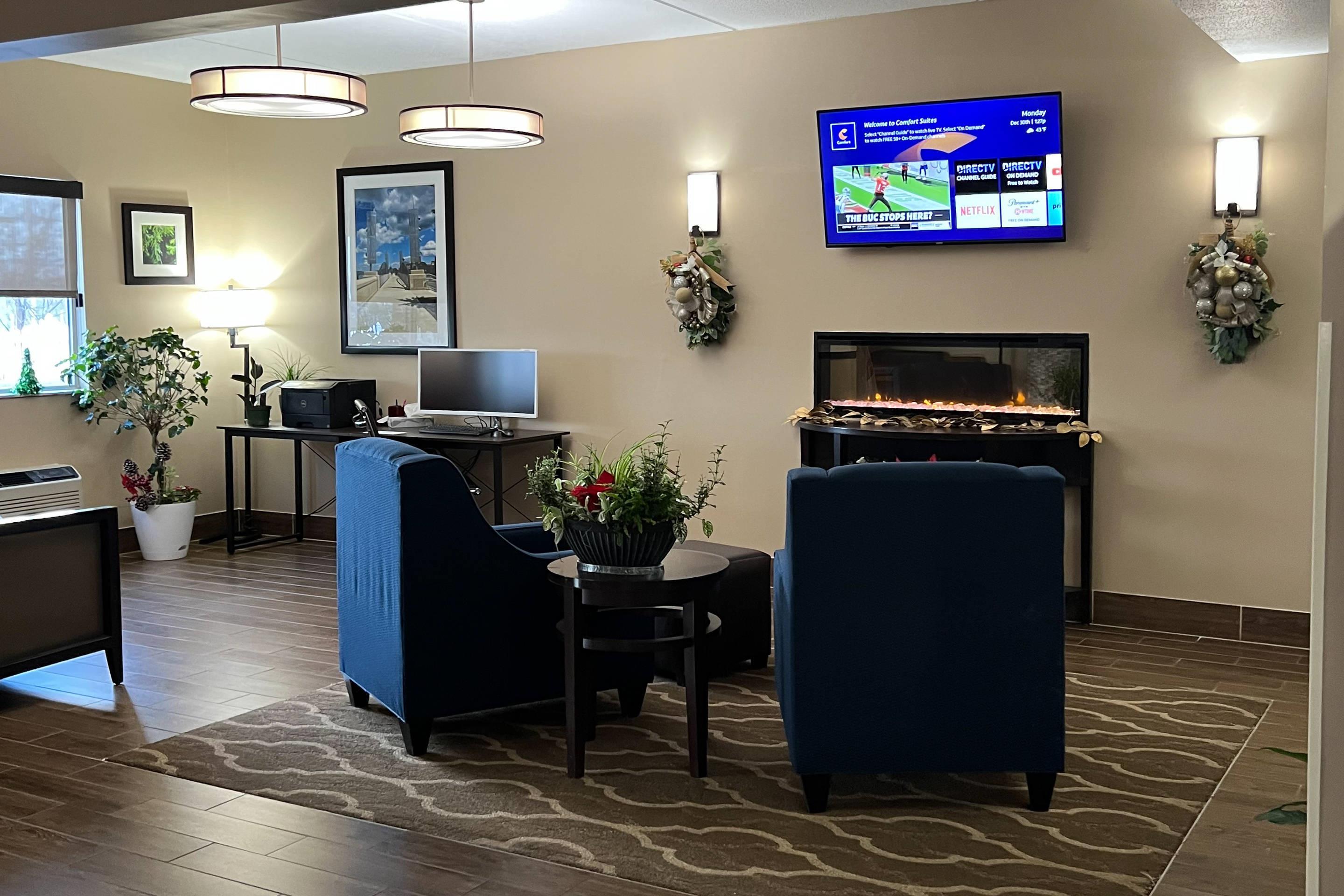 Hotel lobby | Comfort Inn & Suites Wilkes Barre - Arena