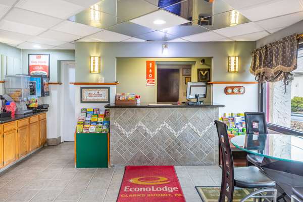  - Econo Lodge Clarks Summit - I-81, Exit 194