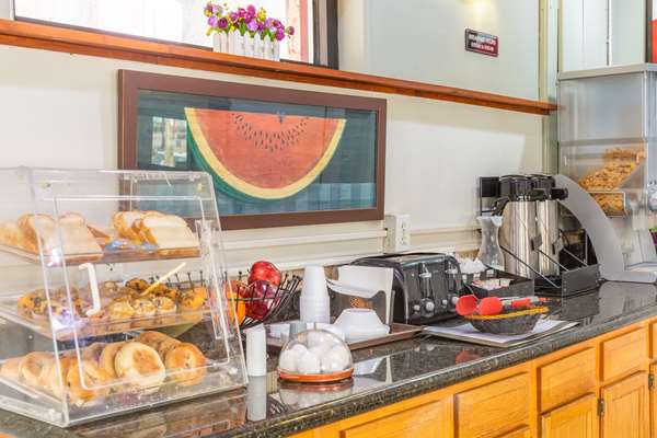 Amenities - Econo Lodge Clarks Summit - I-81, Exit 194