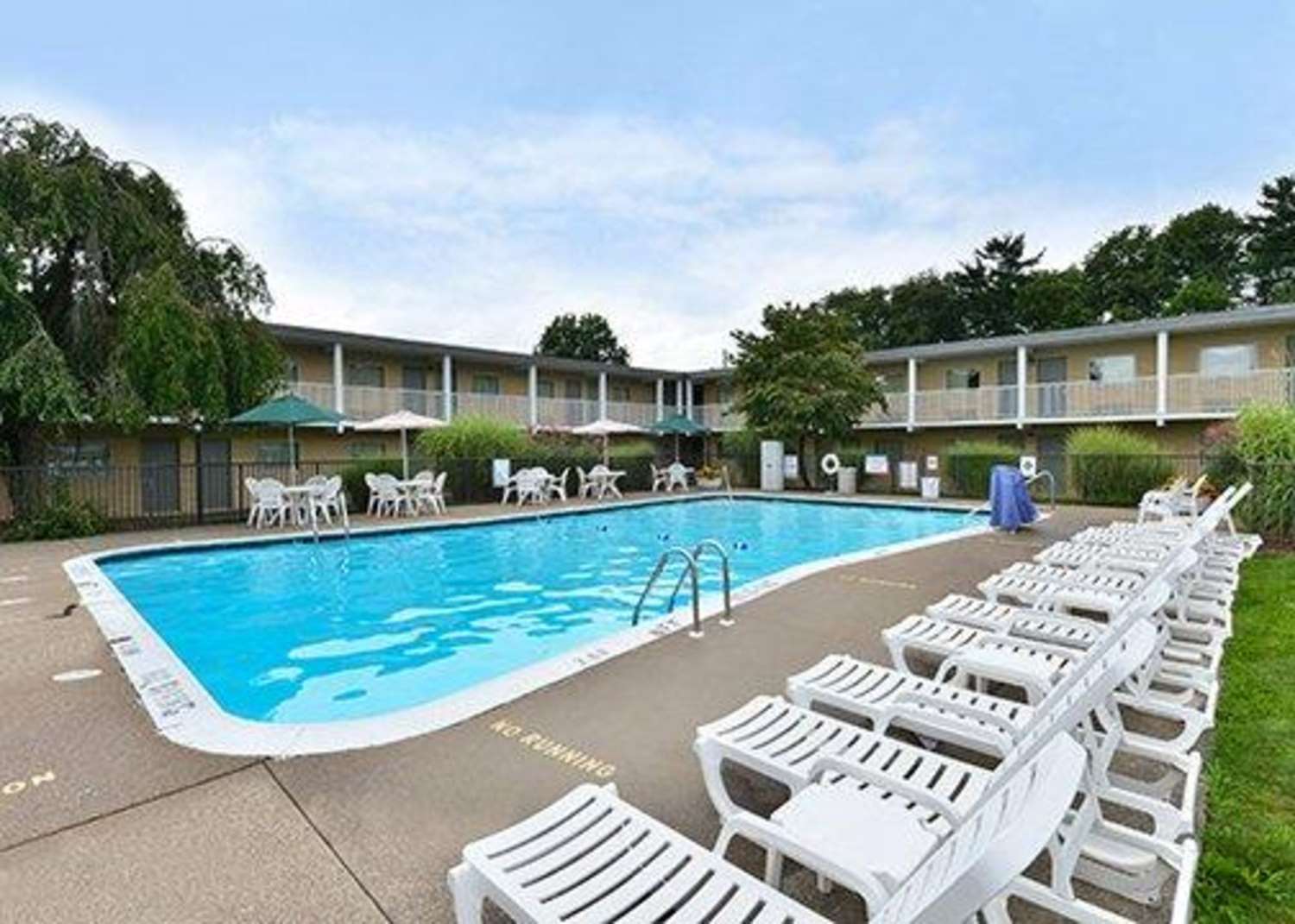 Econo Lodge Inn & Suites Shamokin Dam, PA See Discounts