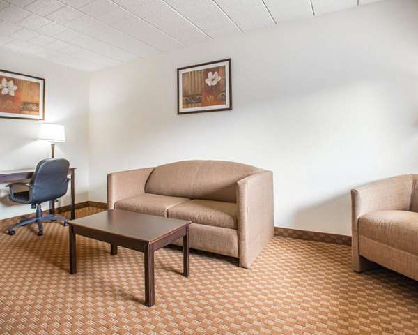 Suite - Econo Lodge Inn & Suites Shamokin Dam