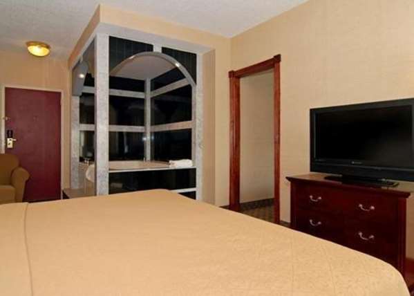 Suite - Quality Inn & Suites Bensalem - I-276, Exit 351 & 352