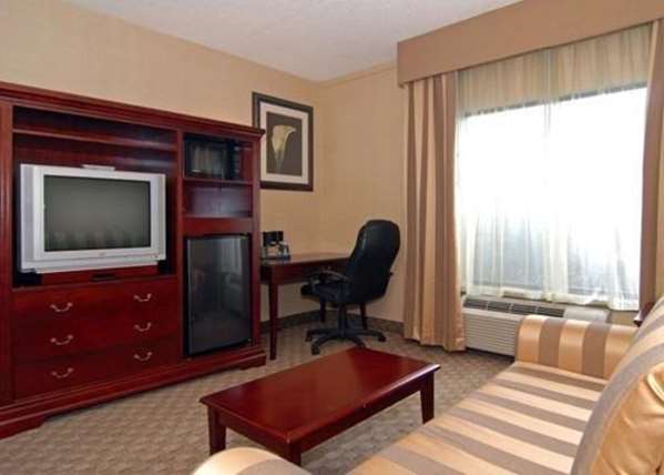 Suite - Quality Inn & Suites Bensalem - I-276, Exit 351 & 352