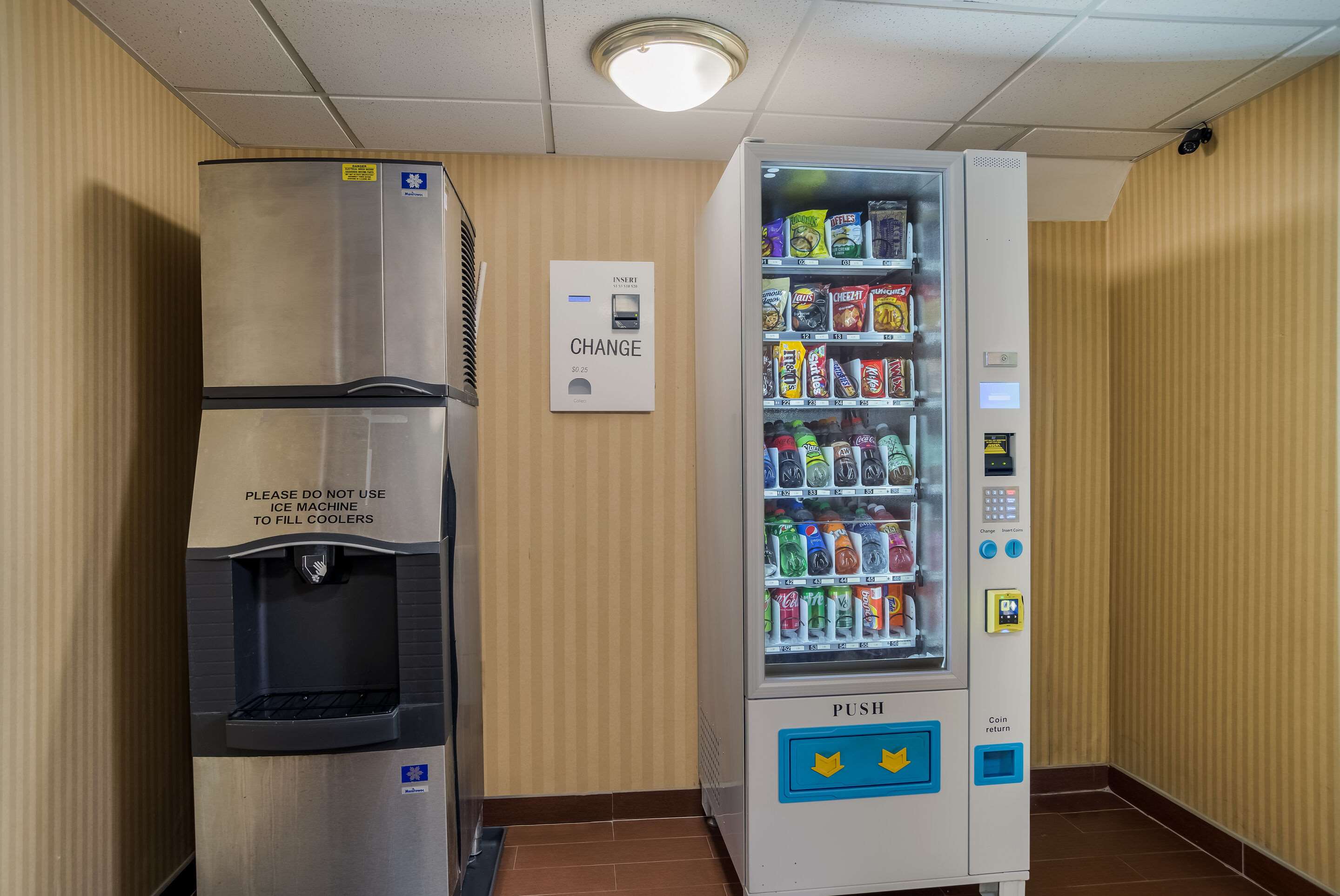 Hotel vending area | Quality Inn & Suites Chambersburg
