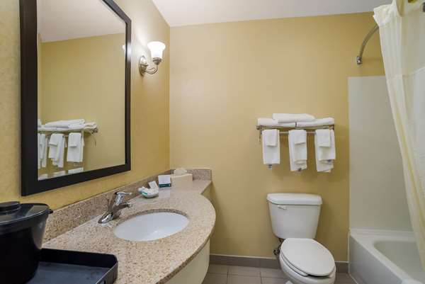  - Quality Inn & Suites Chambersburg - I-81, Exit 20