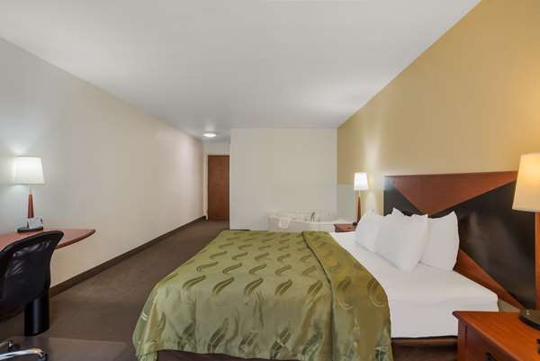  - Quality Inn & Suites Chambersburg - I-81, Exit 20
