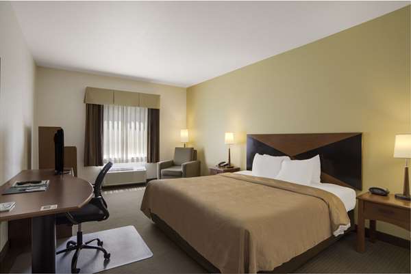  - Quality Inn & Suites Chambersburg - I-81, Exit 20