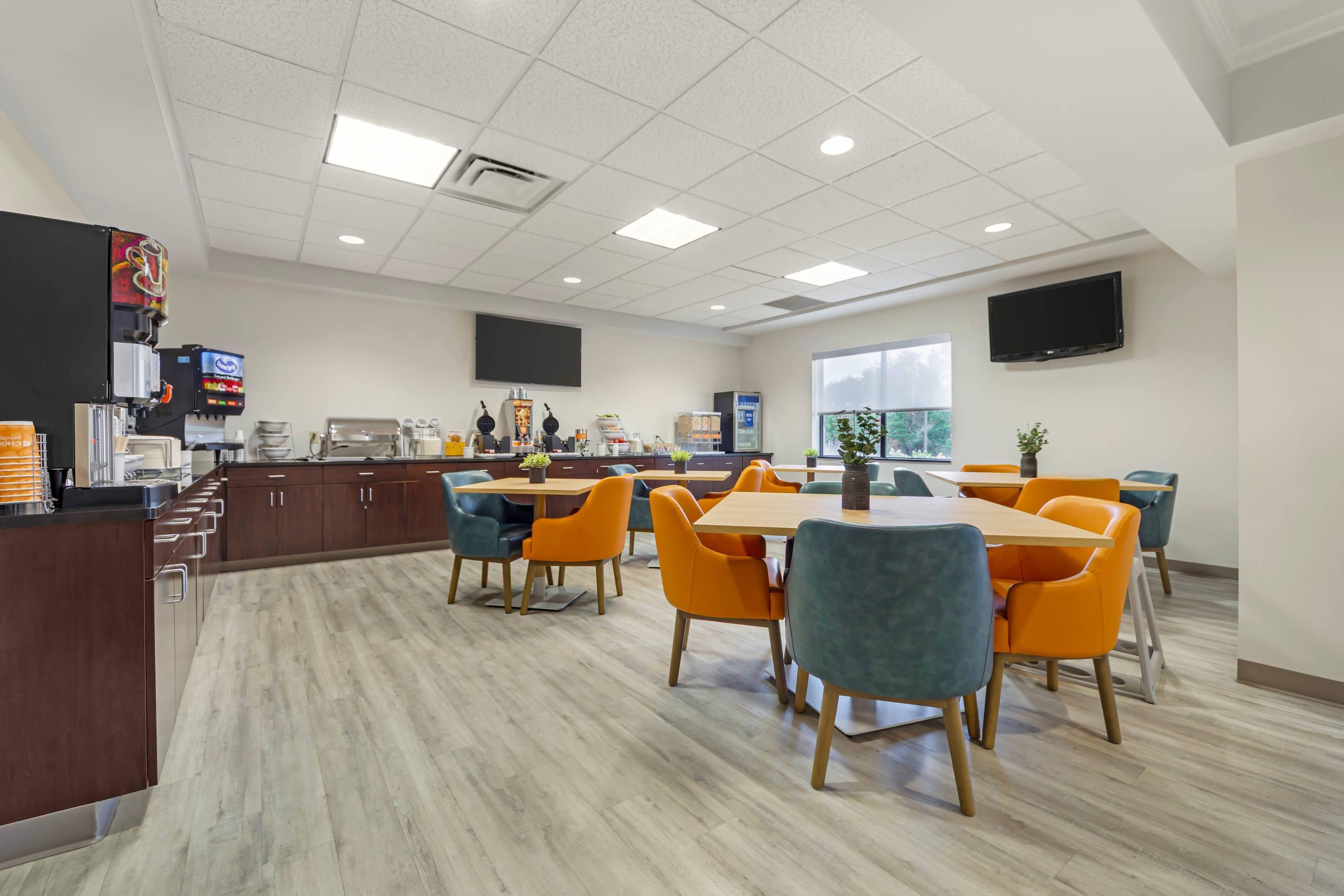Breakfast area | Comfort Suites