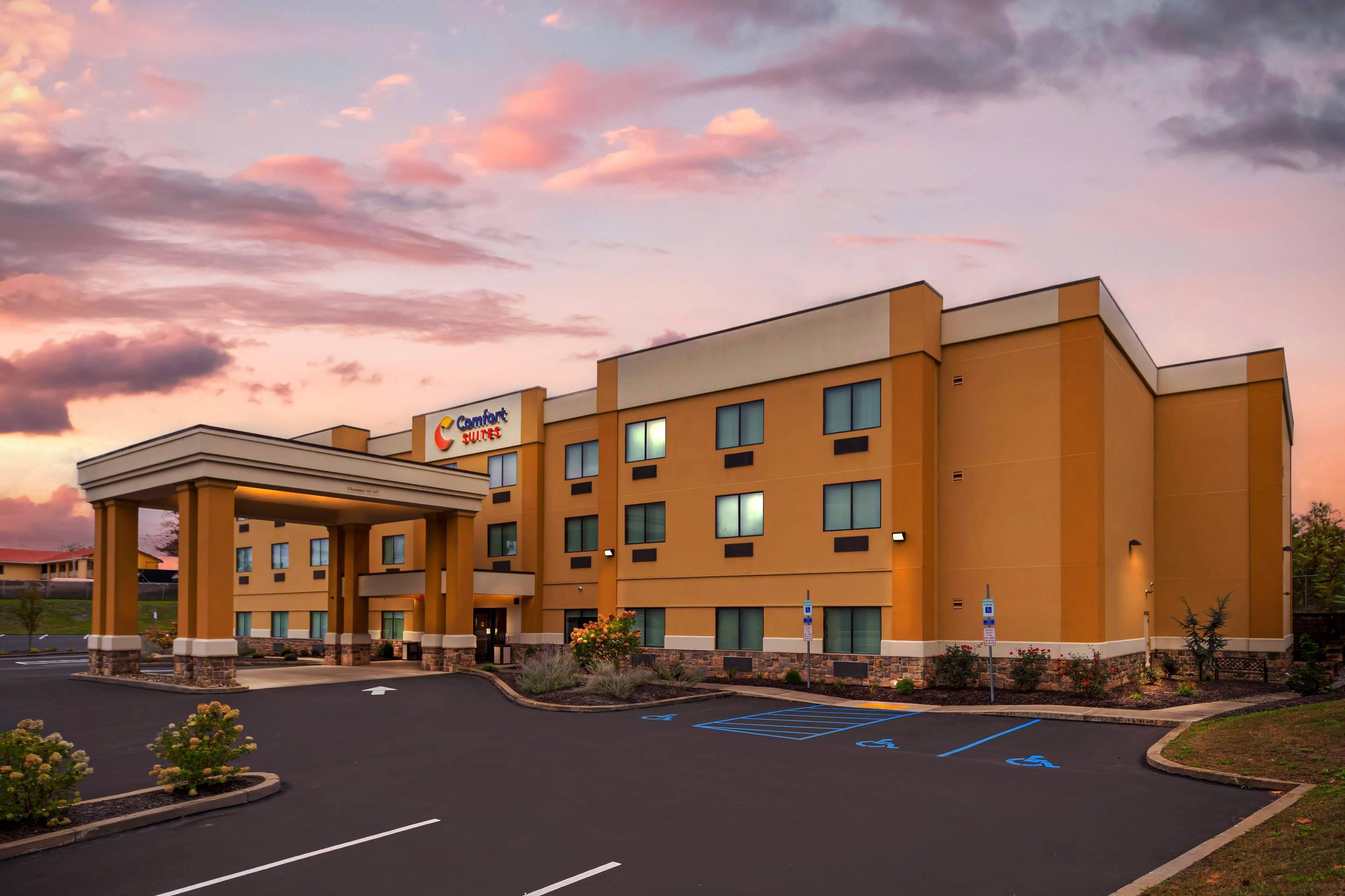 Hotel exterior | Comfort Suites