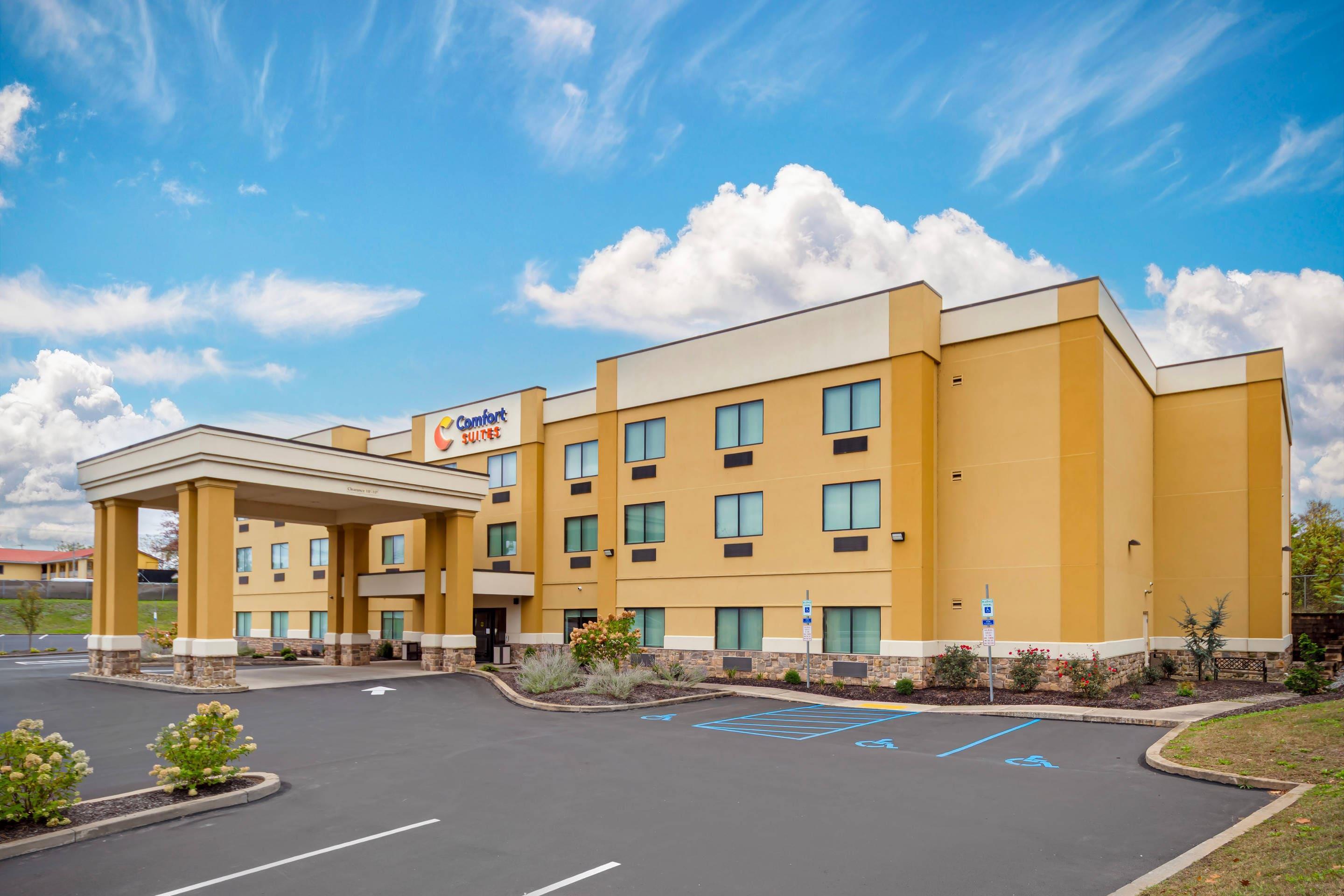 Hotel exterior | Comfort Suites