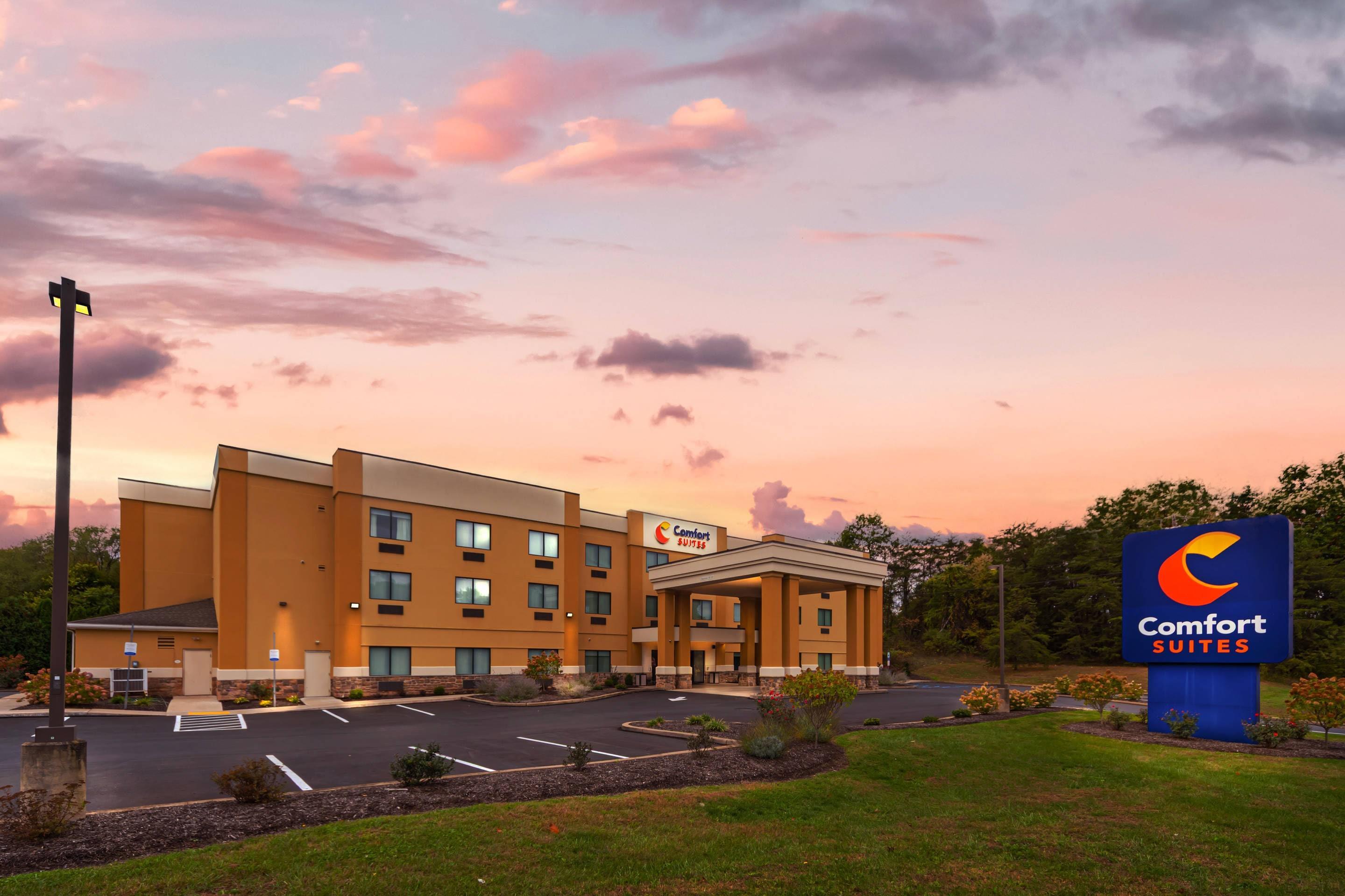 Hotel exterior | Comfort Suites