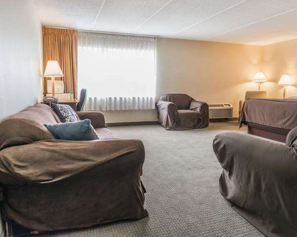 Suite - Rodeway Inn Mercer - I-80, Exit 15