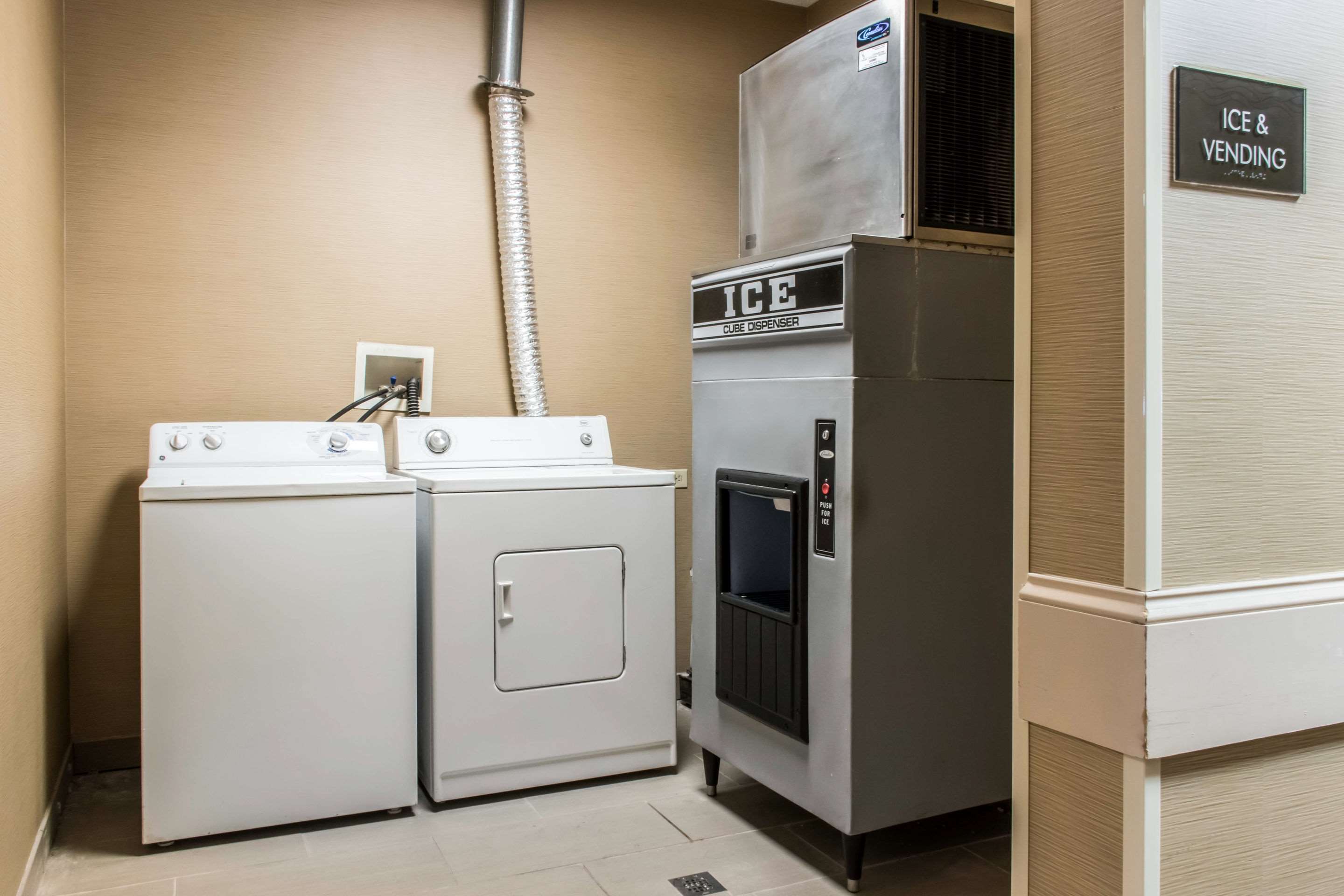 Guest laundry facilities | Comfort Inn Lancaster County