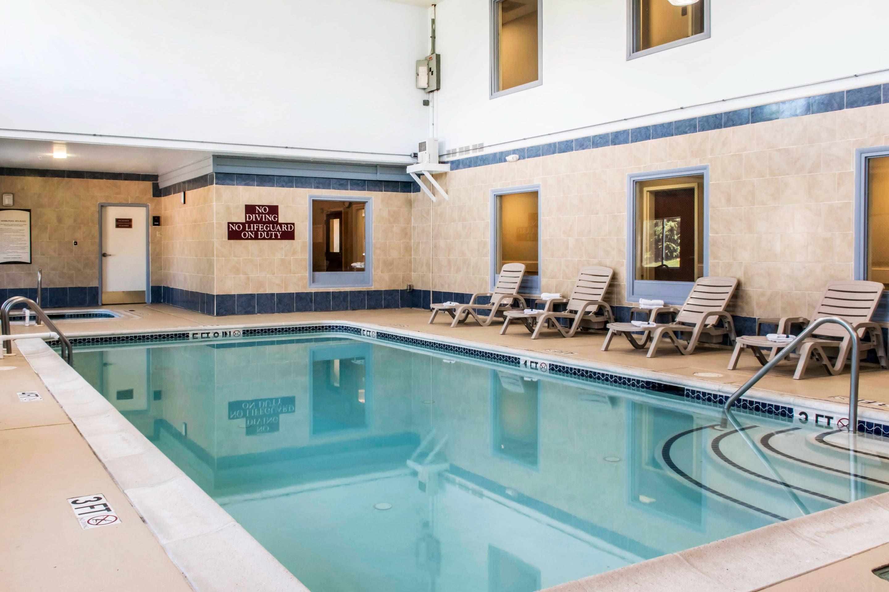 Indoor pool | Comfort Inn Lancaster County