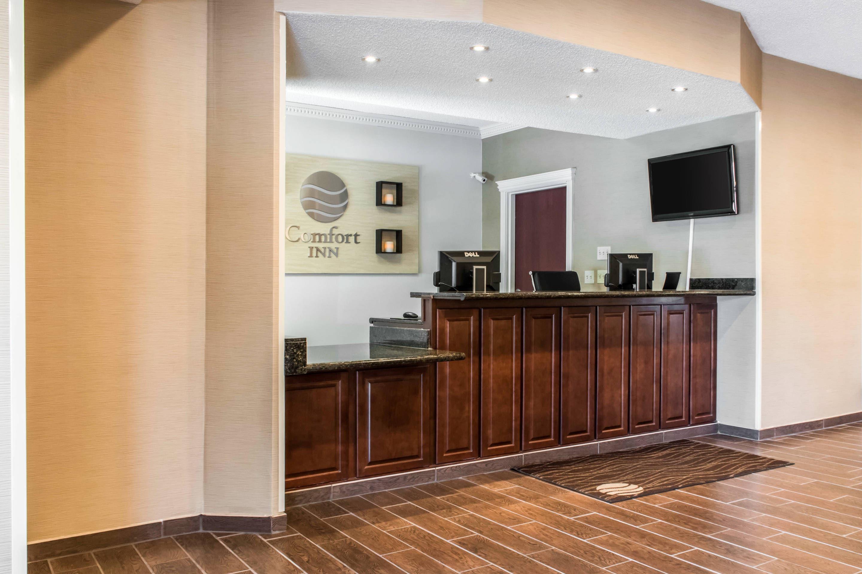 Front desk | Comfort Inn Lancaster County