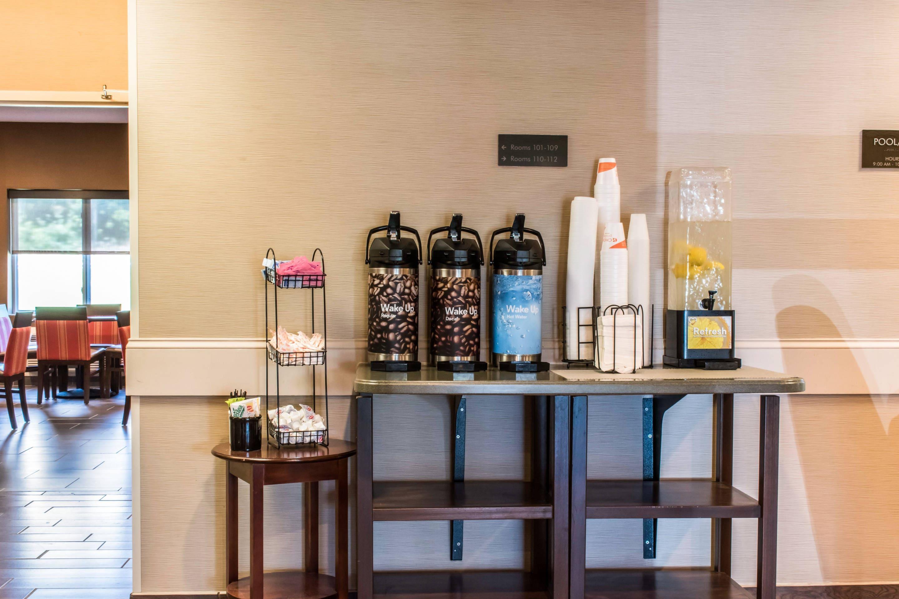 Enjoy coffee in the lobby | Comfort Inn Lancaster County