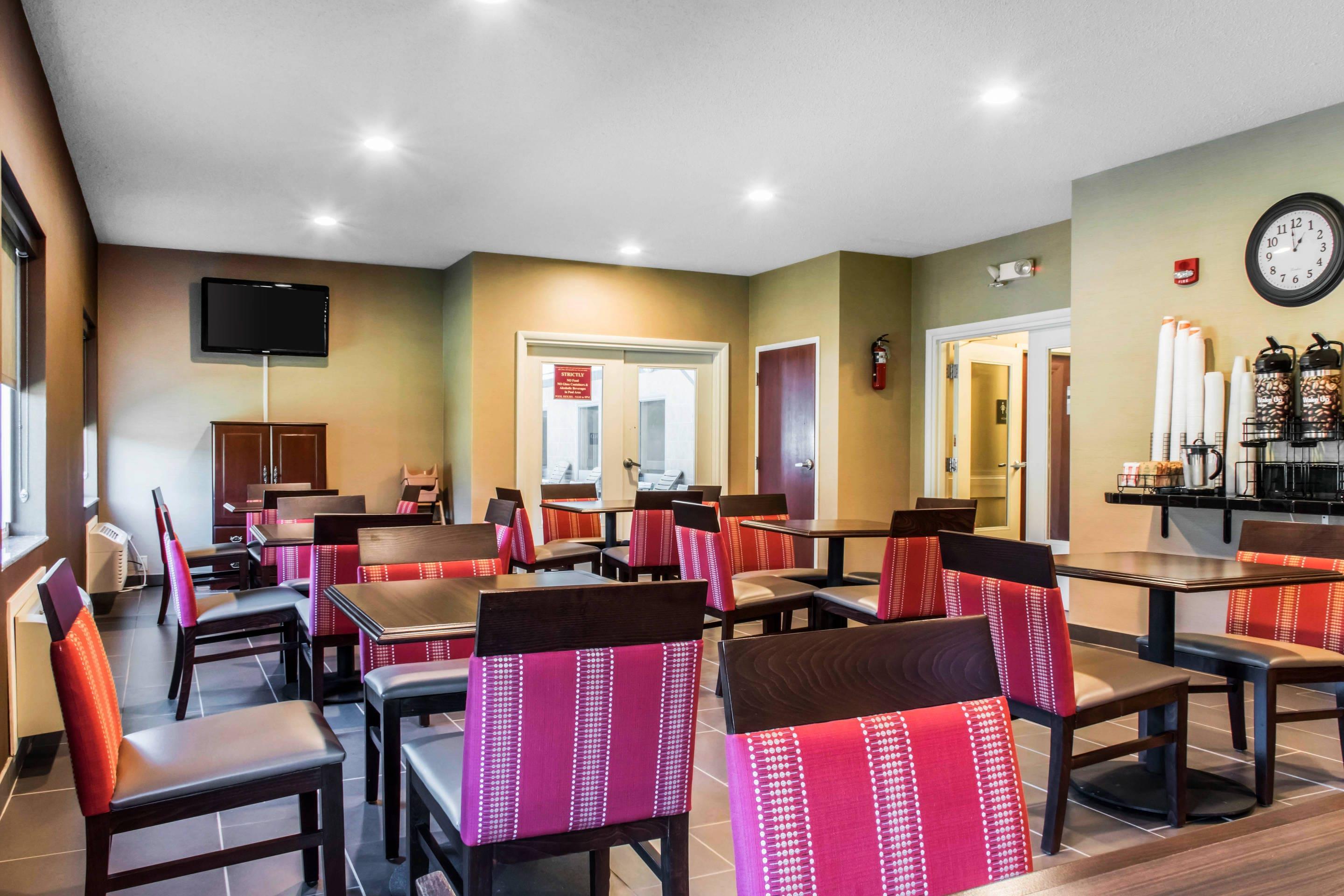 Breakfast area | Comfort Inn Lancaster County