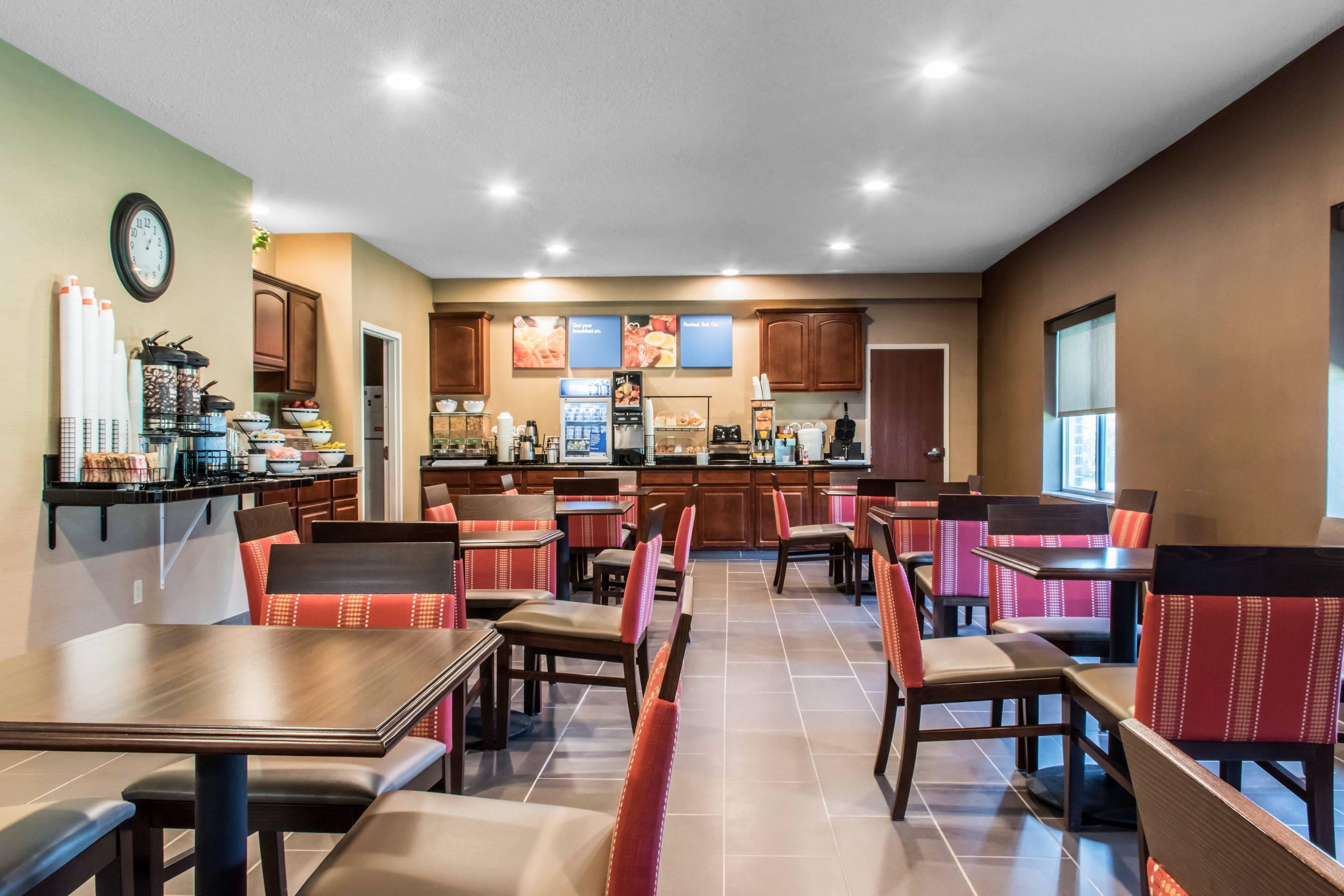 Breakfast area | Comfort Inn Lancaster County