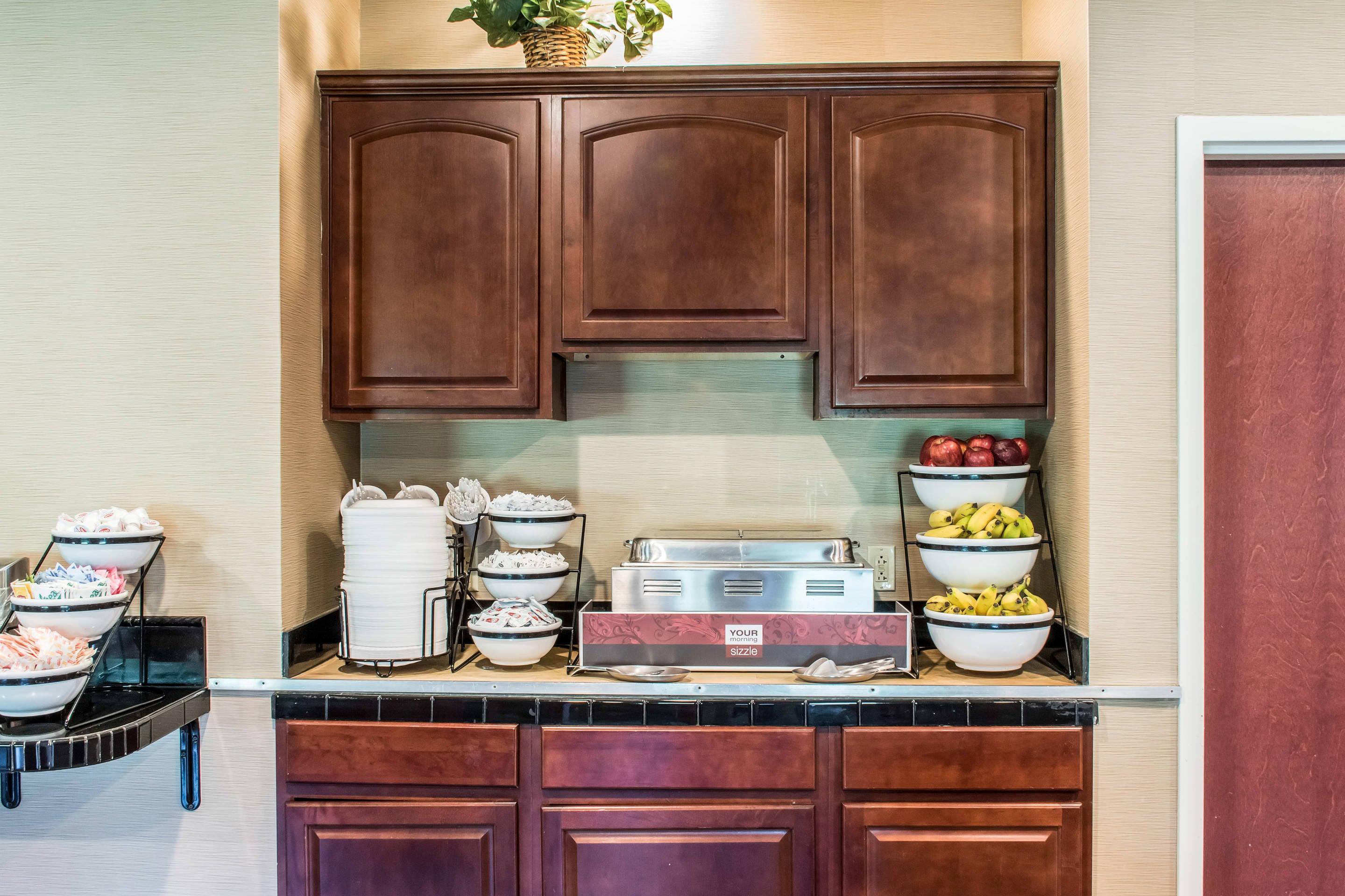 Breakfast area | Comfort Inn Lancaster County
