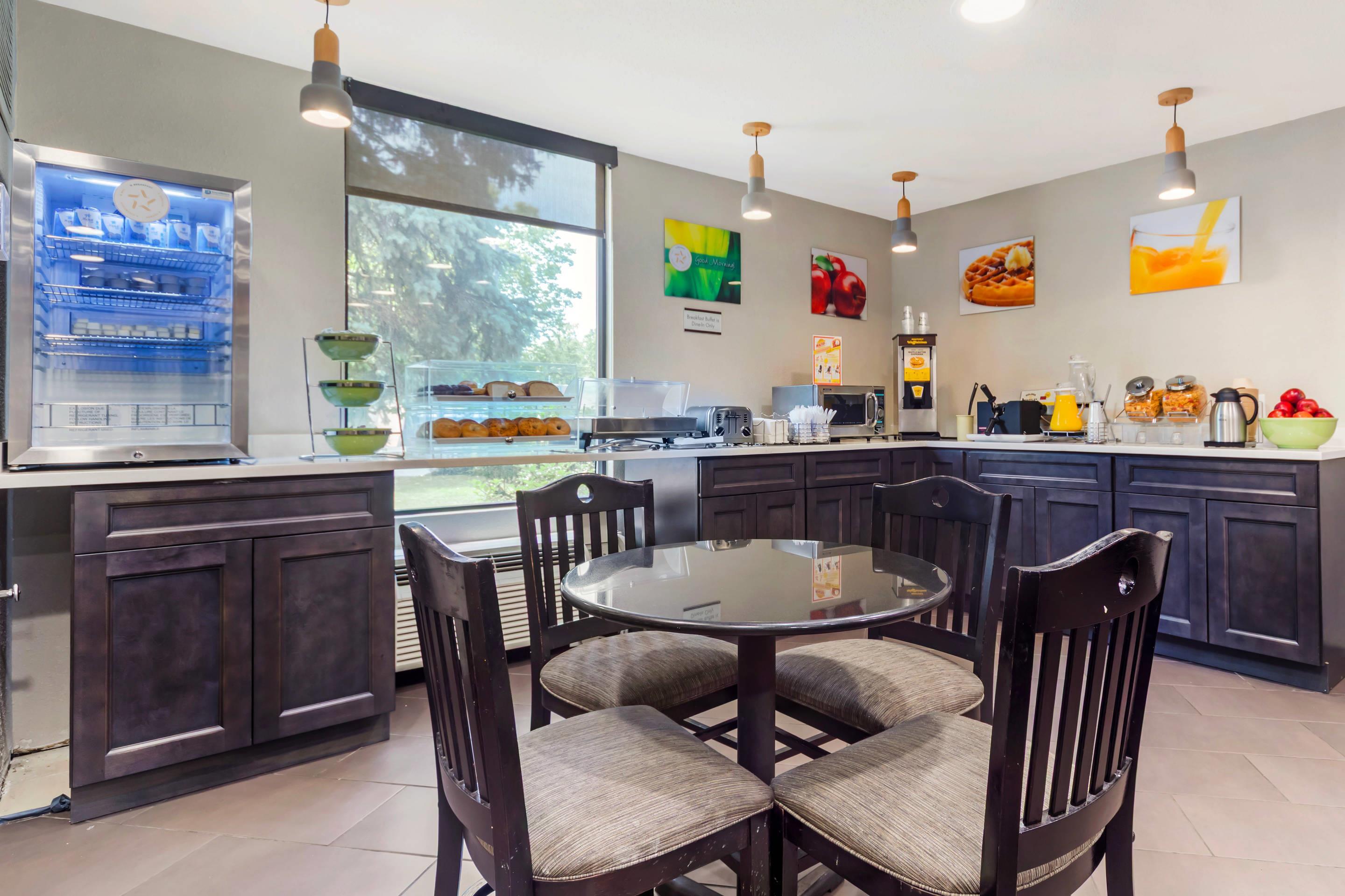 Breakfast area | Quality Inn & Suites NJ State Capital Area