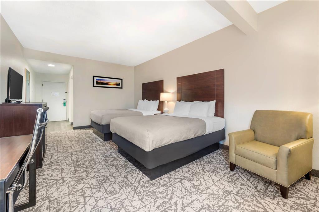 QUALITY INN & SUITES NJ STATE CAPIT-guestroom-Guest Room,Suite,On-Site.jpg
