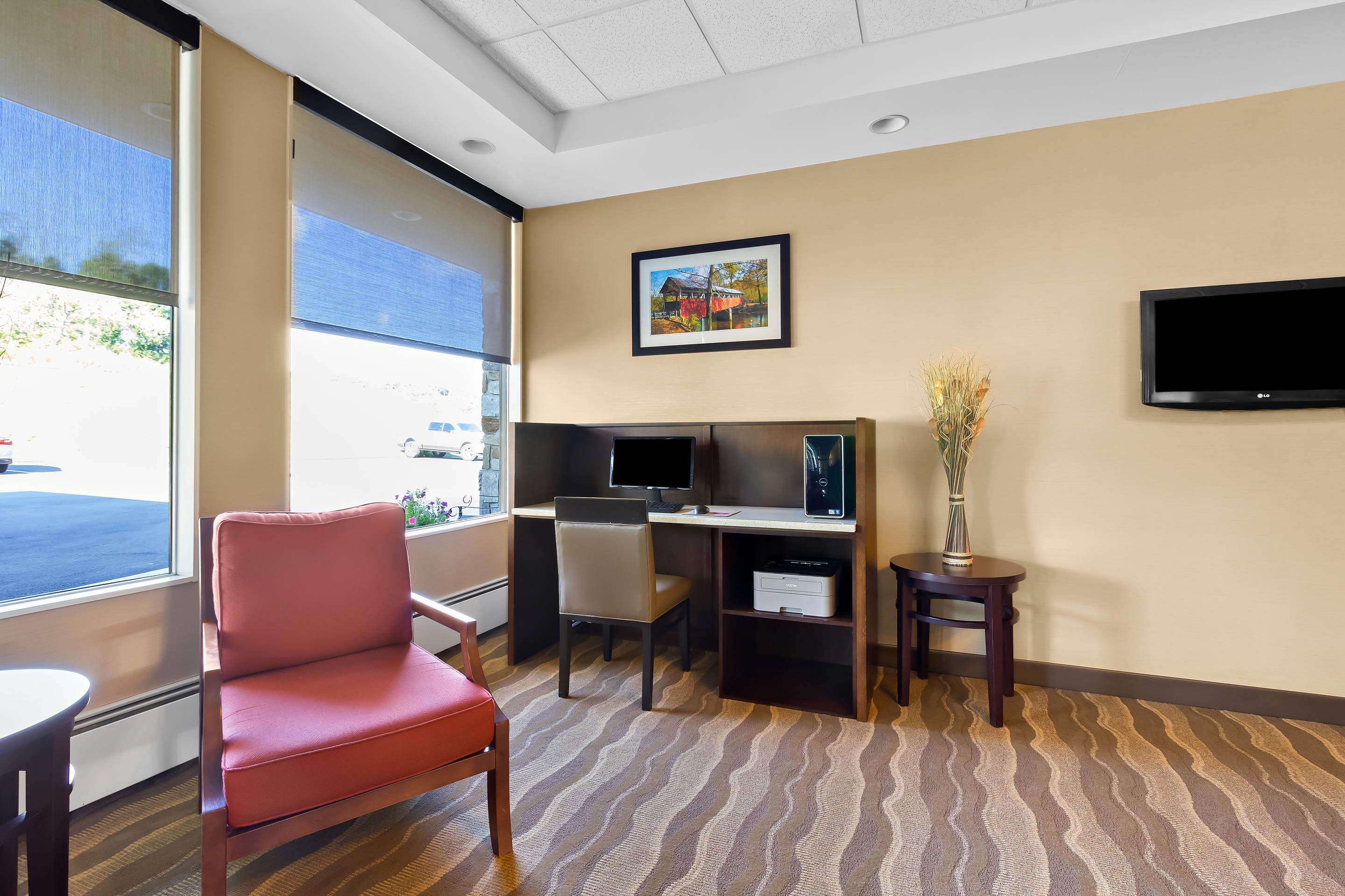 Computer in the lobby | Comfort Inn