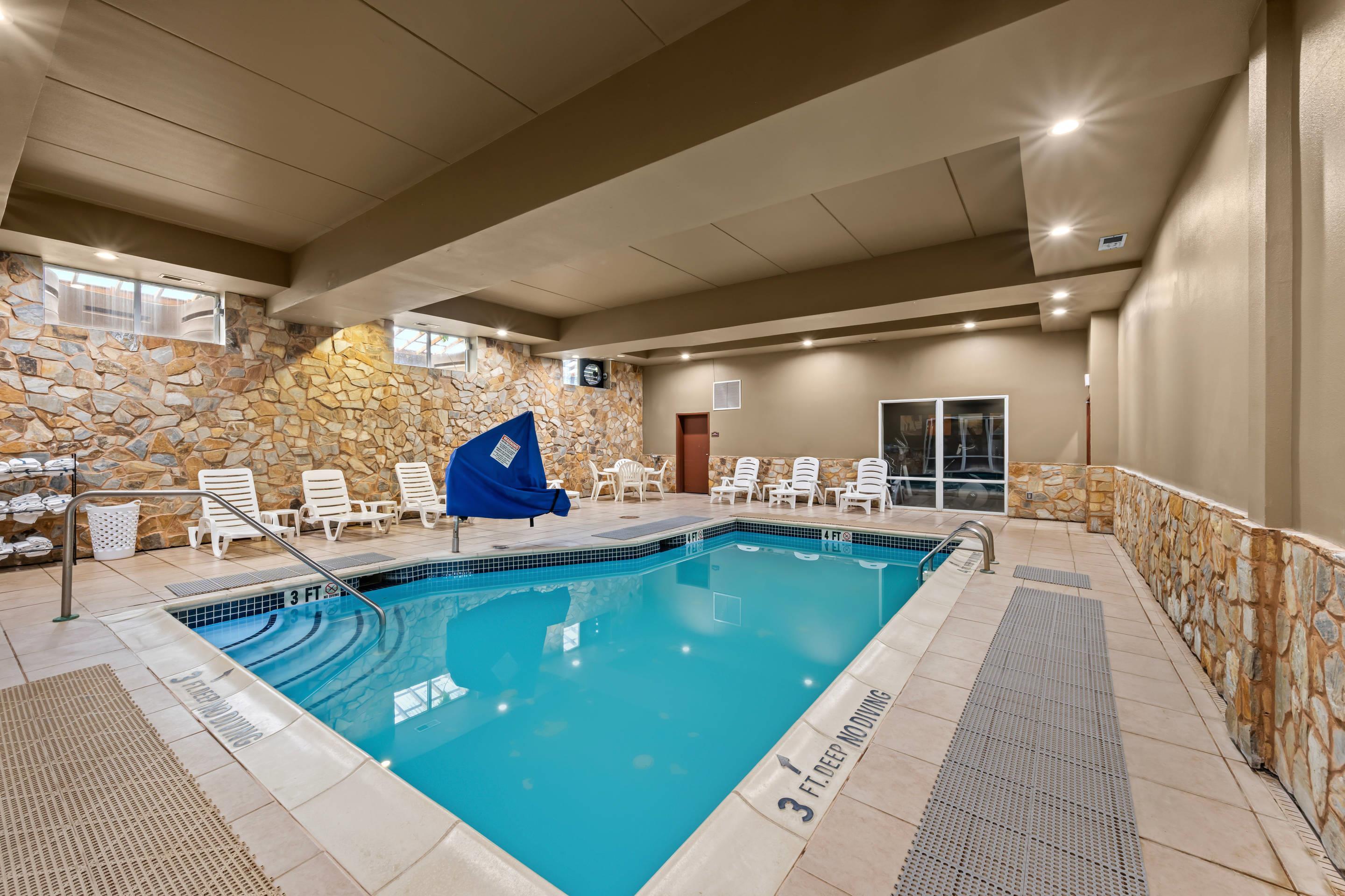 Indoor pool | Comfort Suites Near Gettysburg Battlefield Visitor Center