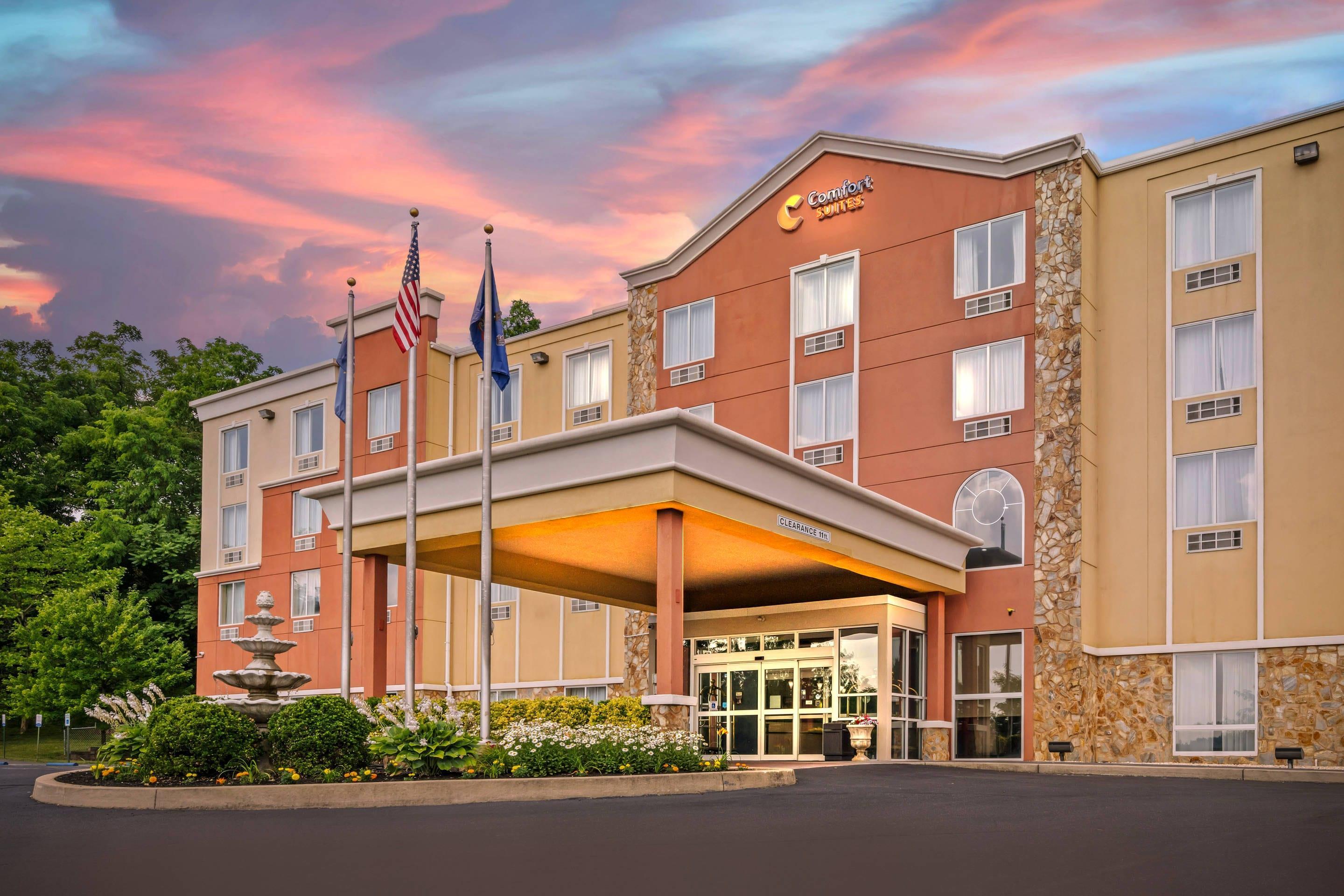 Hotel at night | Comfort Suites Near Gettysburg Battlefield Visitor Center