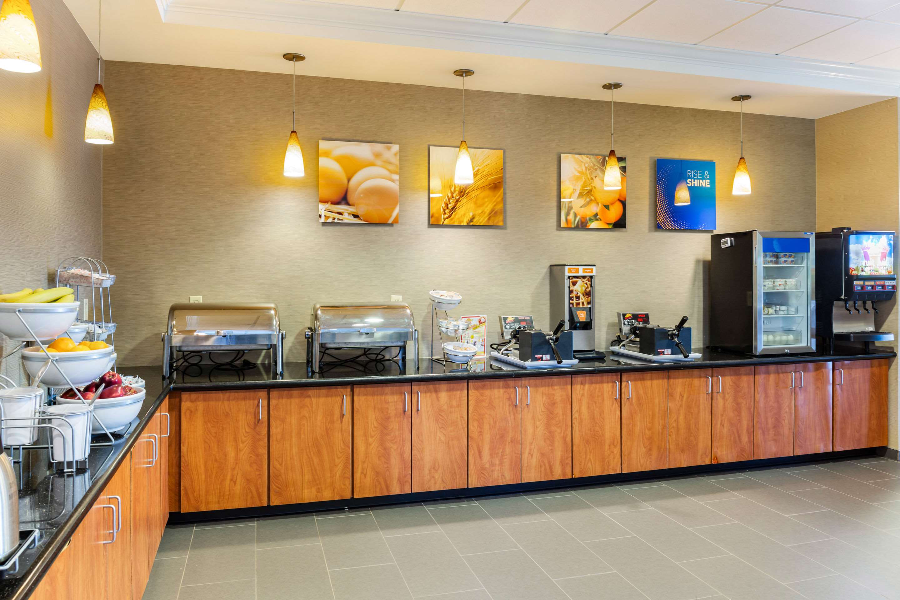 Breakfast counter | Comfort Suites Amish Country
