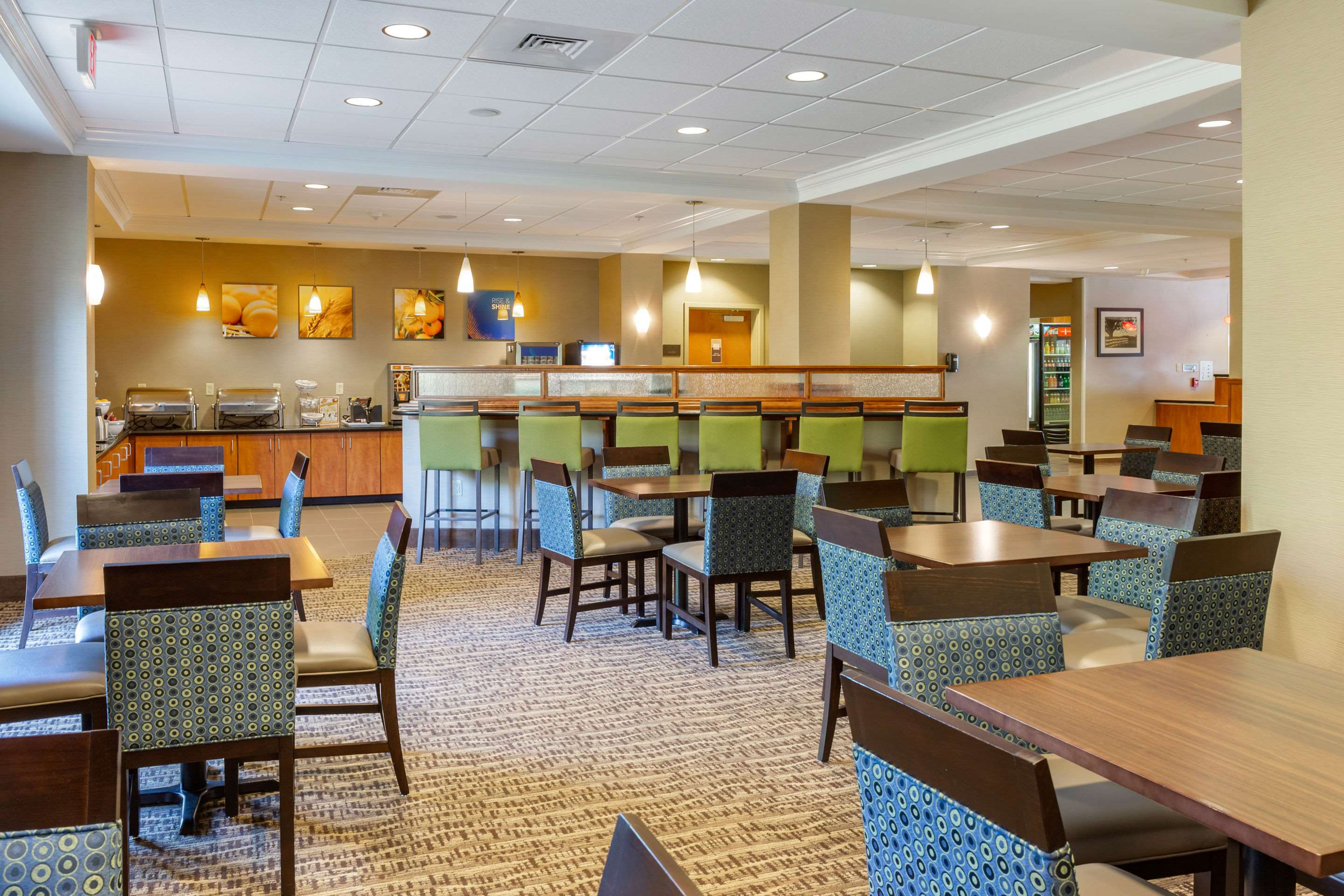 Breakfast area | Comfort Suites Amish Country