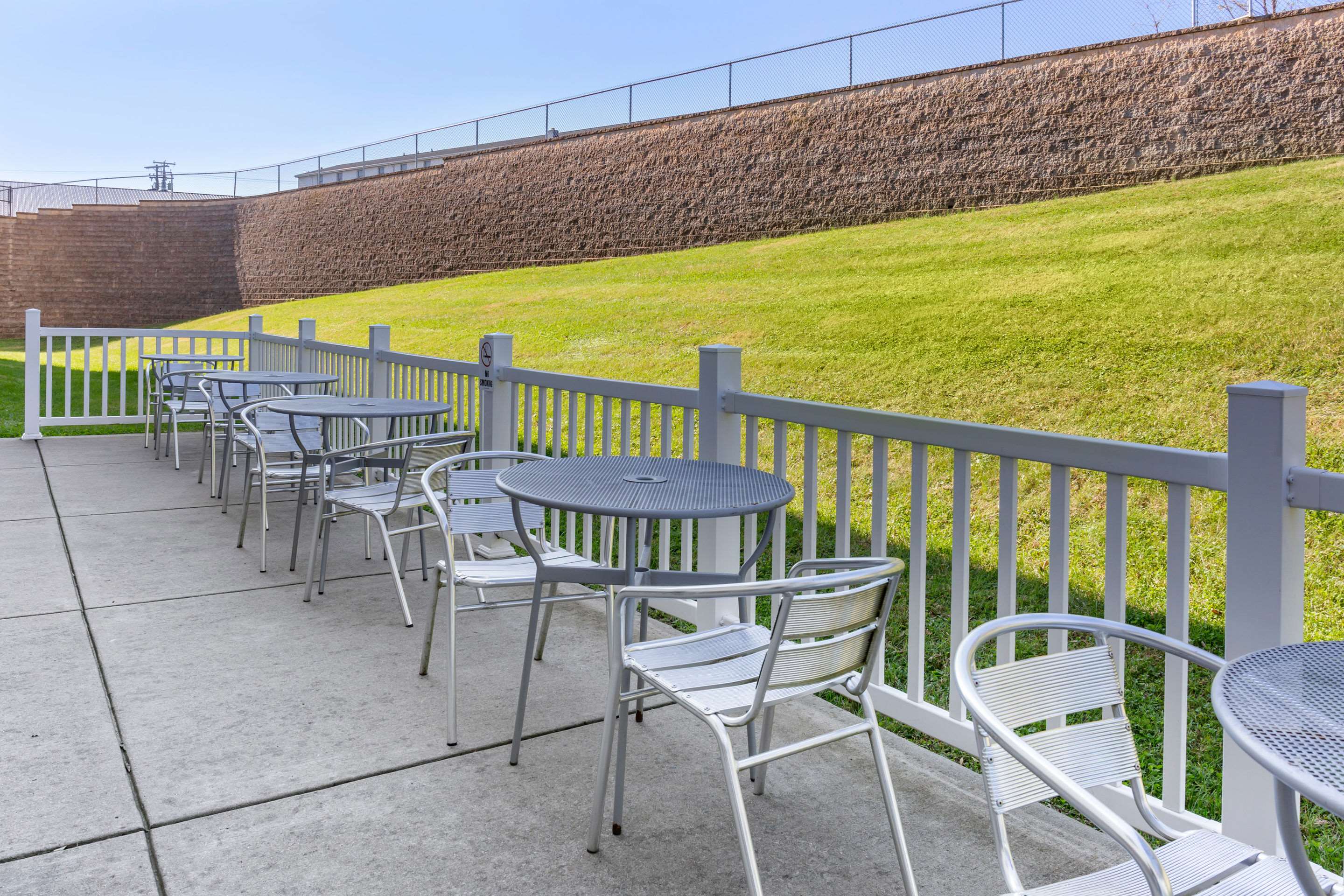 Hotel patio | Comfort Suites Amish Country