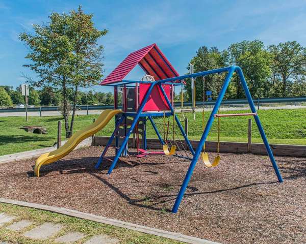 Pool - Comfort Inn Belle Vernon