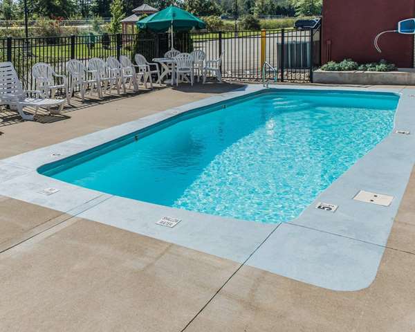 Pool - Comfort Inn Belle Vernon