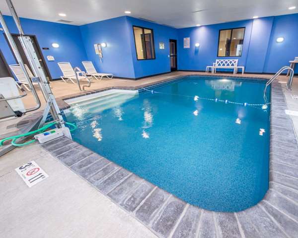 Pool - Comfort Suites Altoona