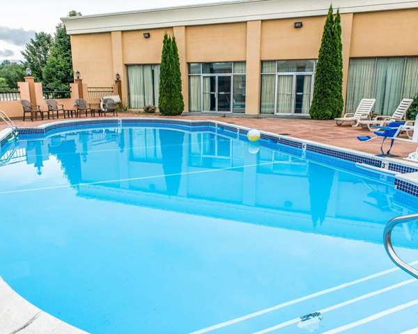 Pool - Quality Inn & Suites Indiana