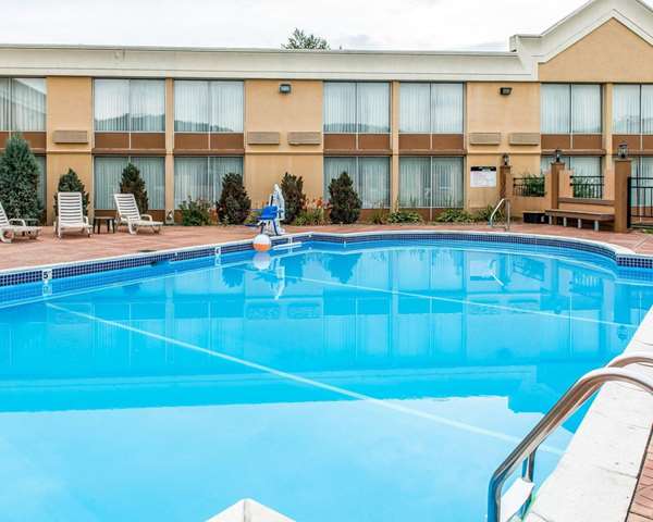 Pool - Quality Inn & Suites Indiana