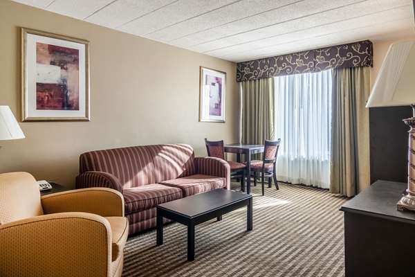 Suite - Quality Inn & Suites Indiana