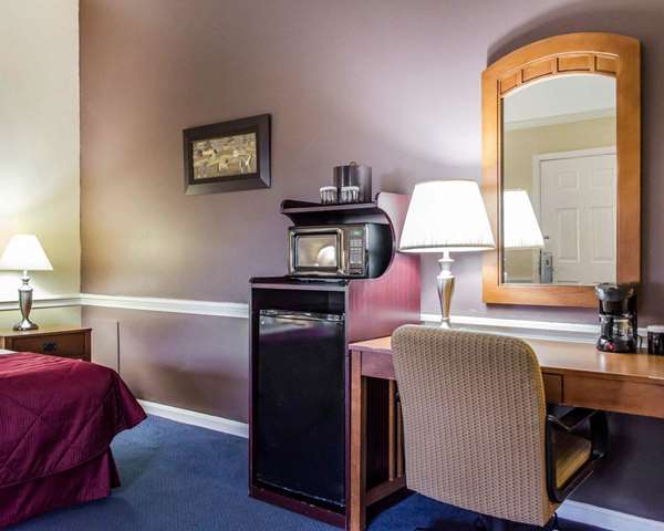  - Clarion Inn Historic Strasburg