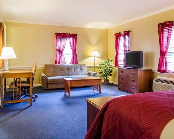 Suite - Clarion Inn Historic Strasburg