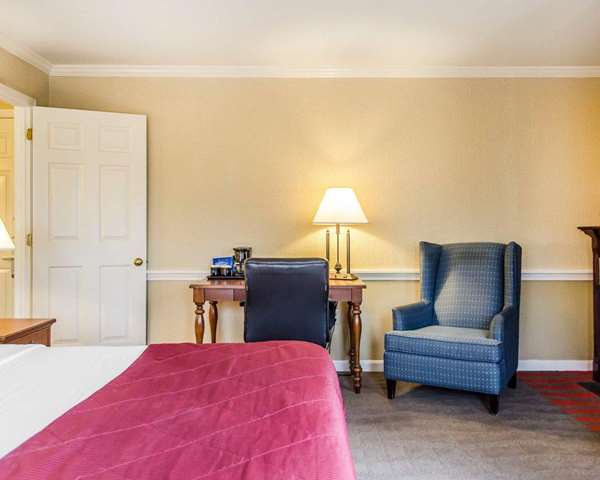Suite - Clarion Inn Historic Strasburg