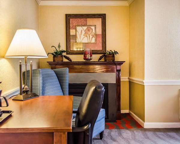 Suite - Clarion Inn Historic Strasburg