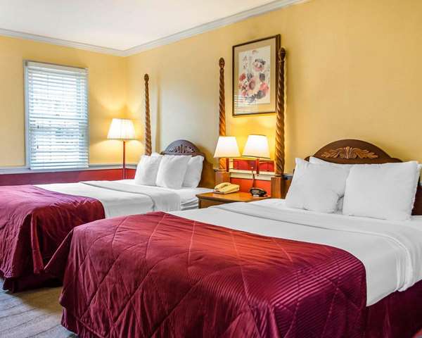  - Clarion Inn Historic Strasburg