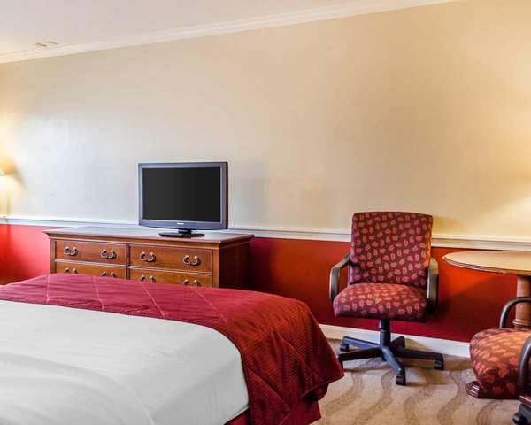 Suite - Clarion Inn Historic Strasburg