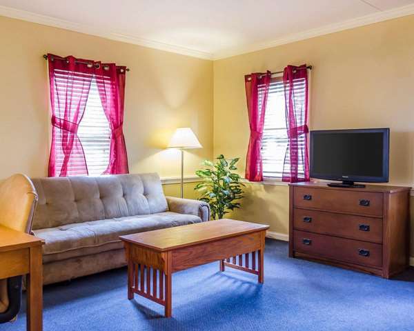 Suite - Clarion Inn Historic Strasburg